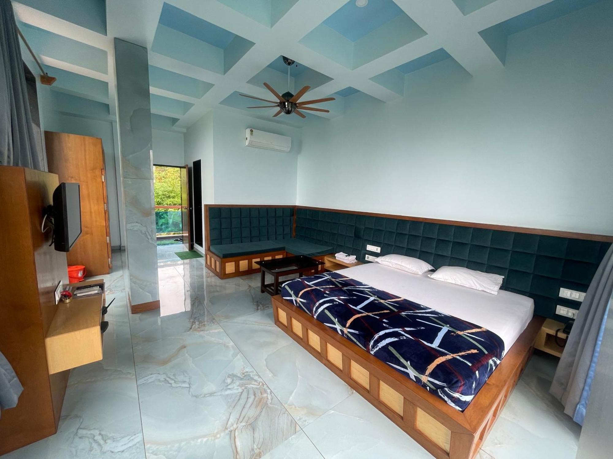 Natural Resort Panhala ภายนอก รูปภาพ
