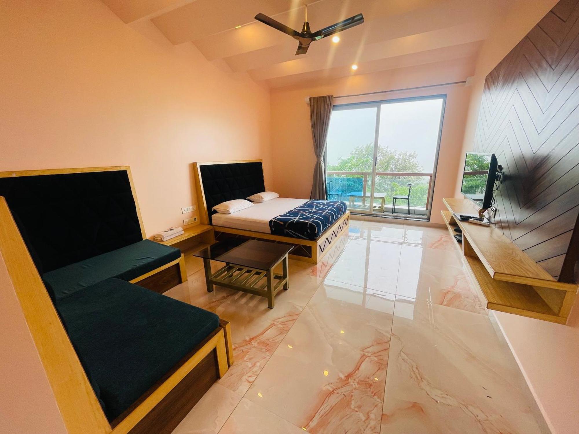 Natural Resort Panhala ภายนอก รูปภาพ
