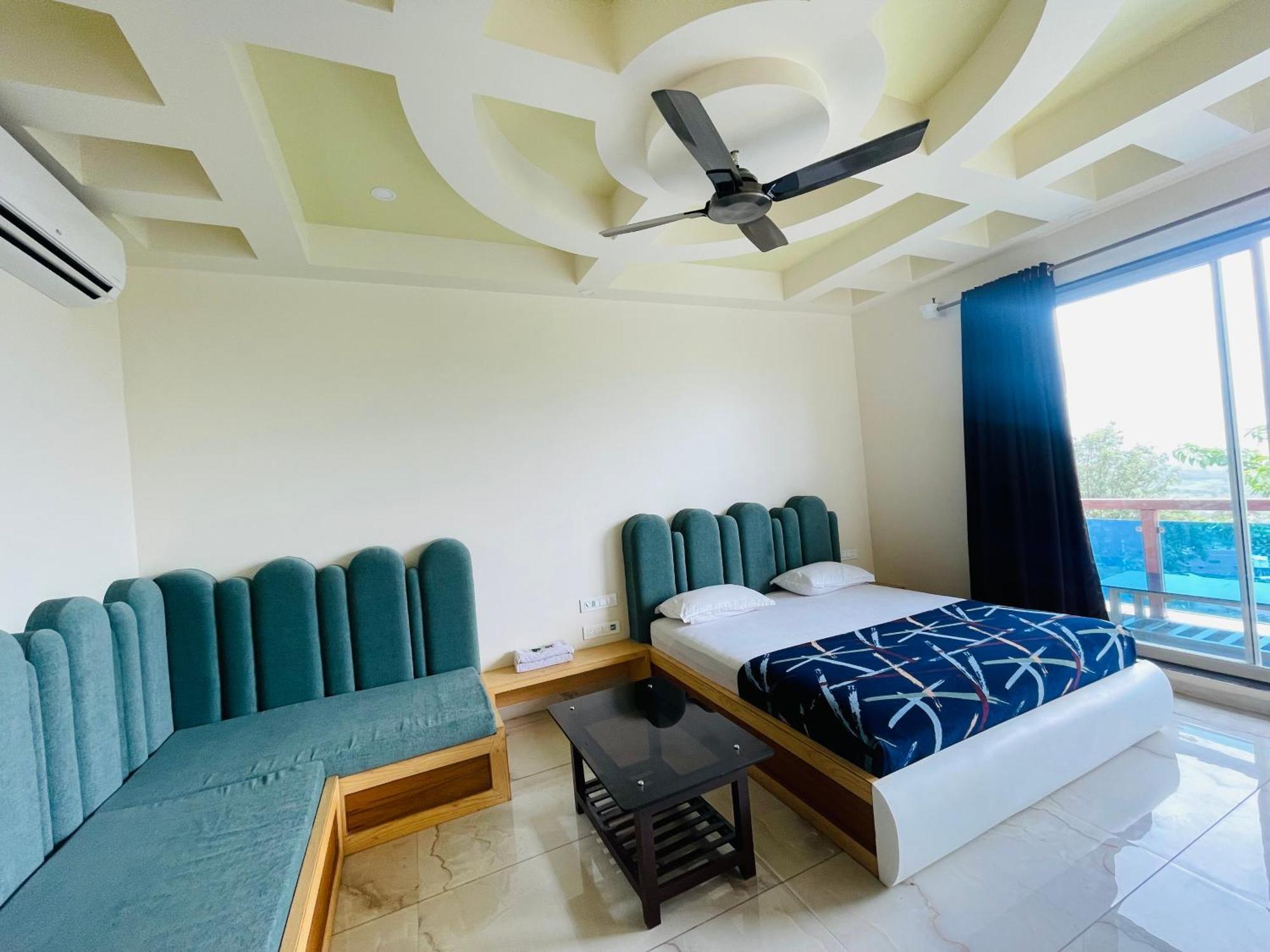 Natural Resort Panhala ภายนอก รูปภาพ