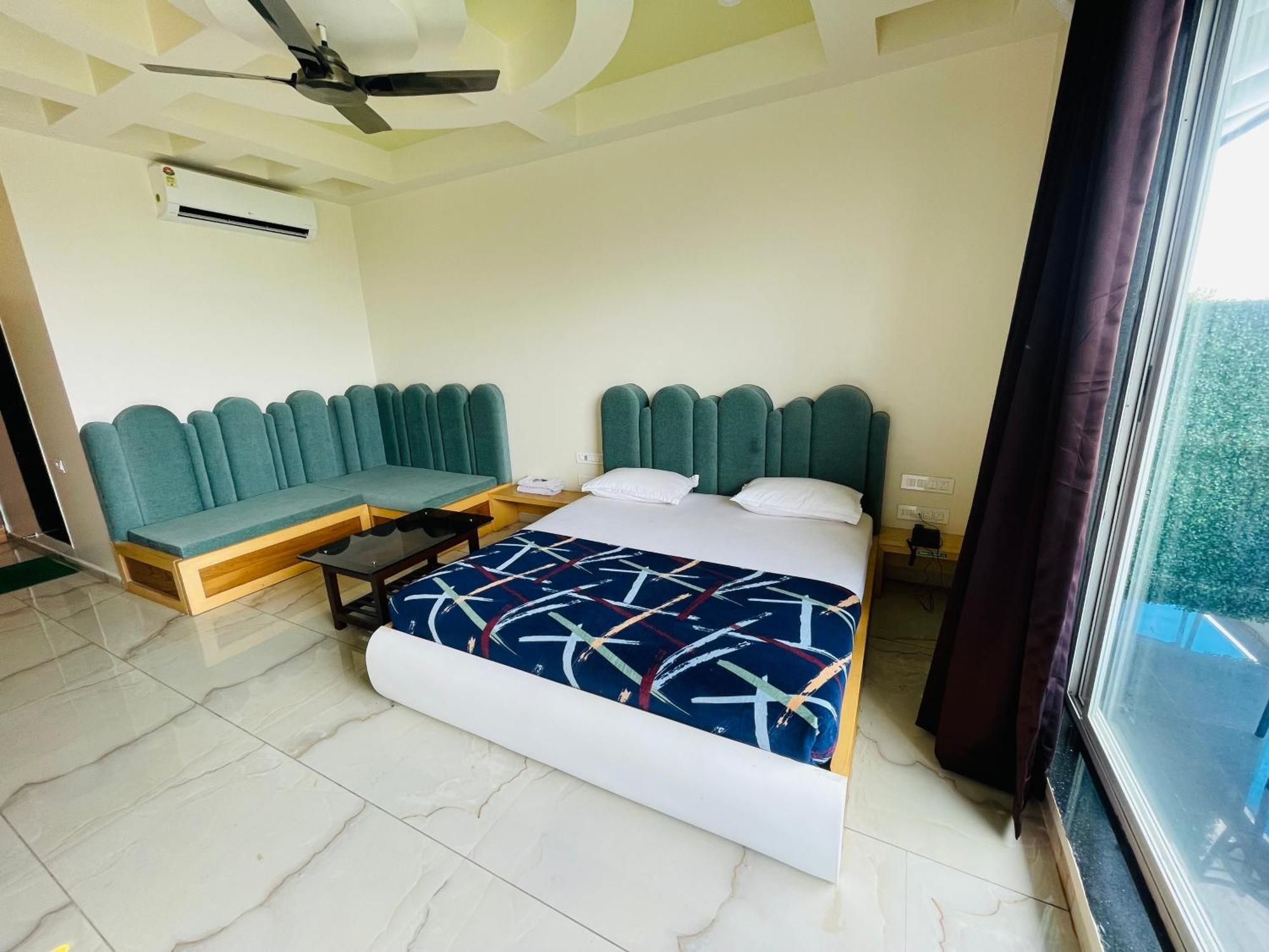 Natural Resort Panhala ภายนอก รูปภาพ