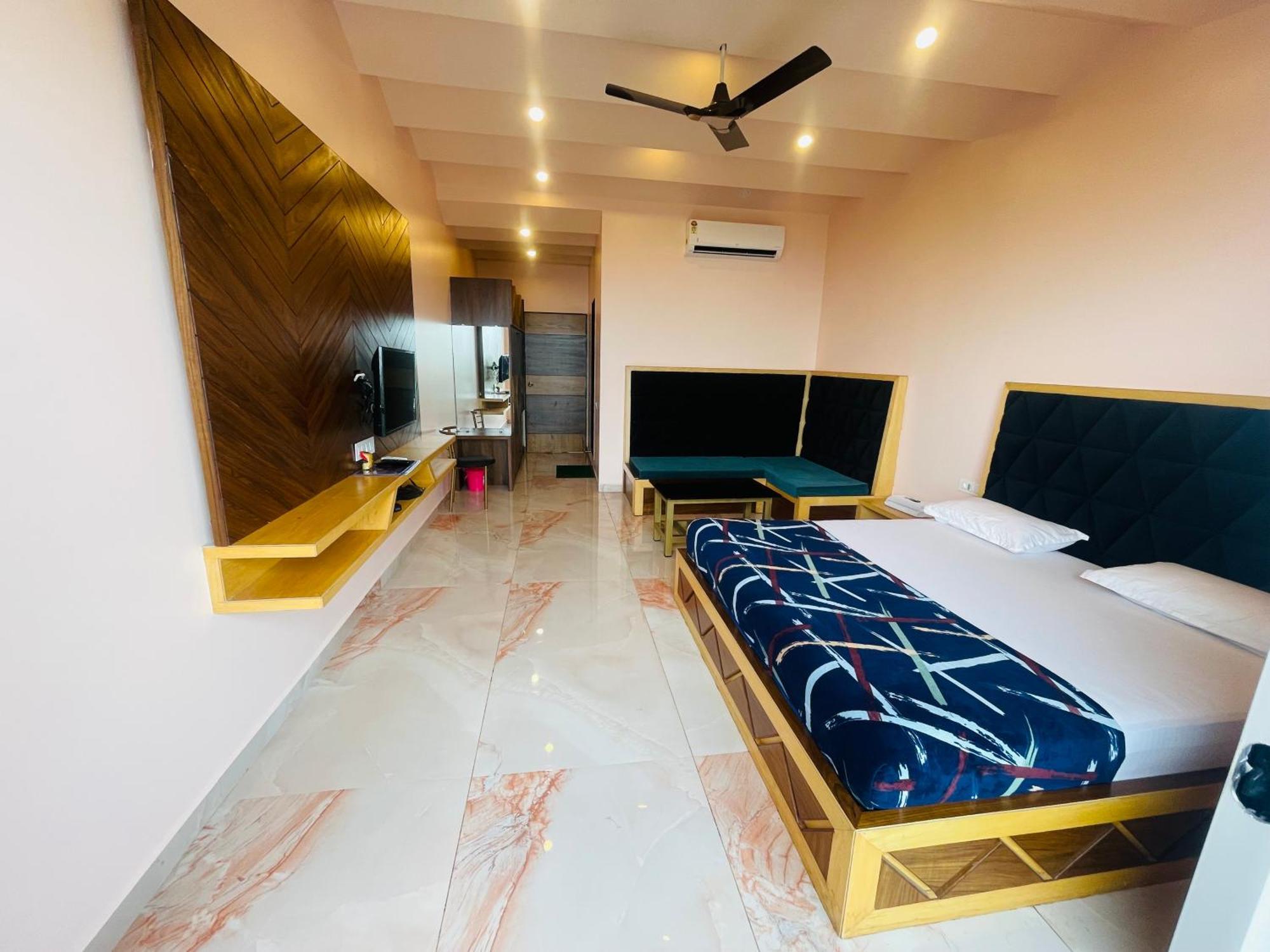 Natural Resort Panhala ภายนอก รูปภาพ