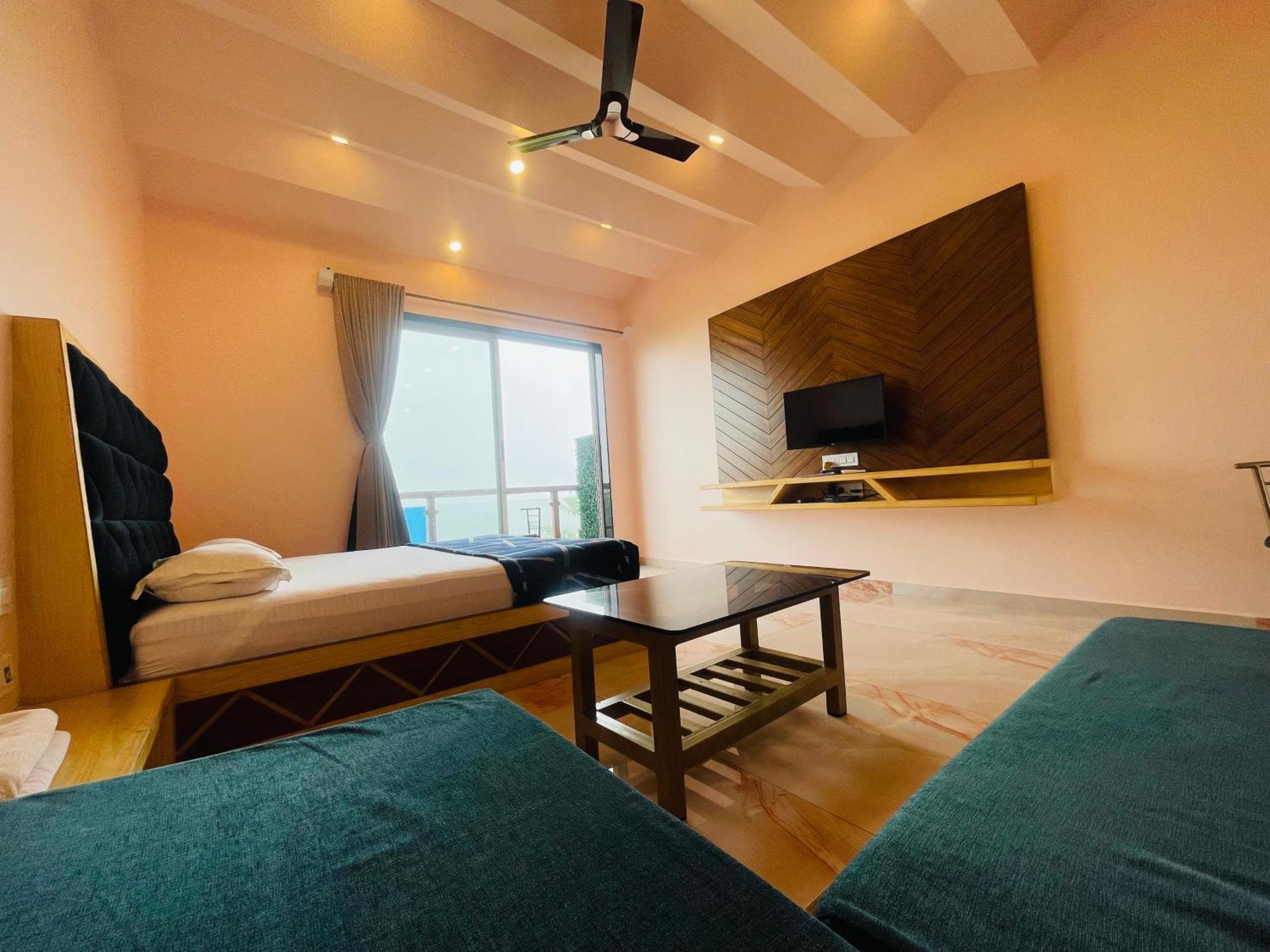 Natural Resort Panhala ภายนอก รูปภาพ
