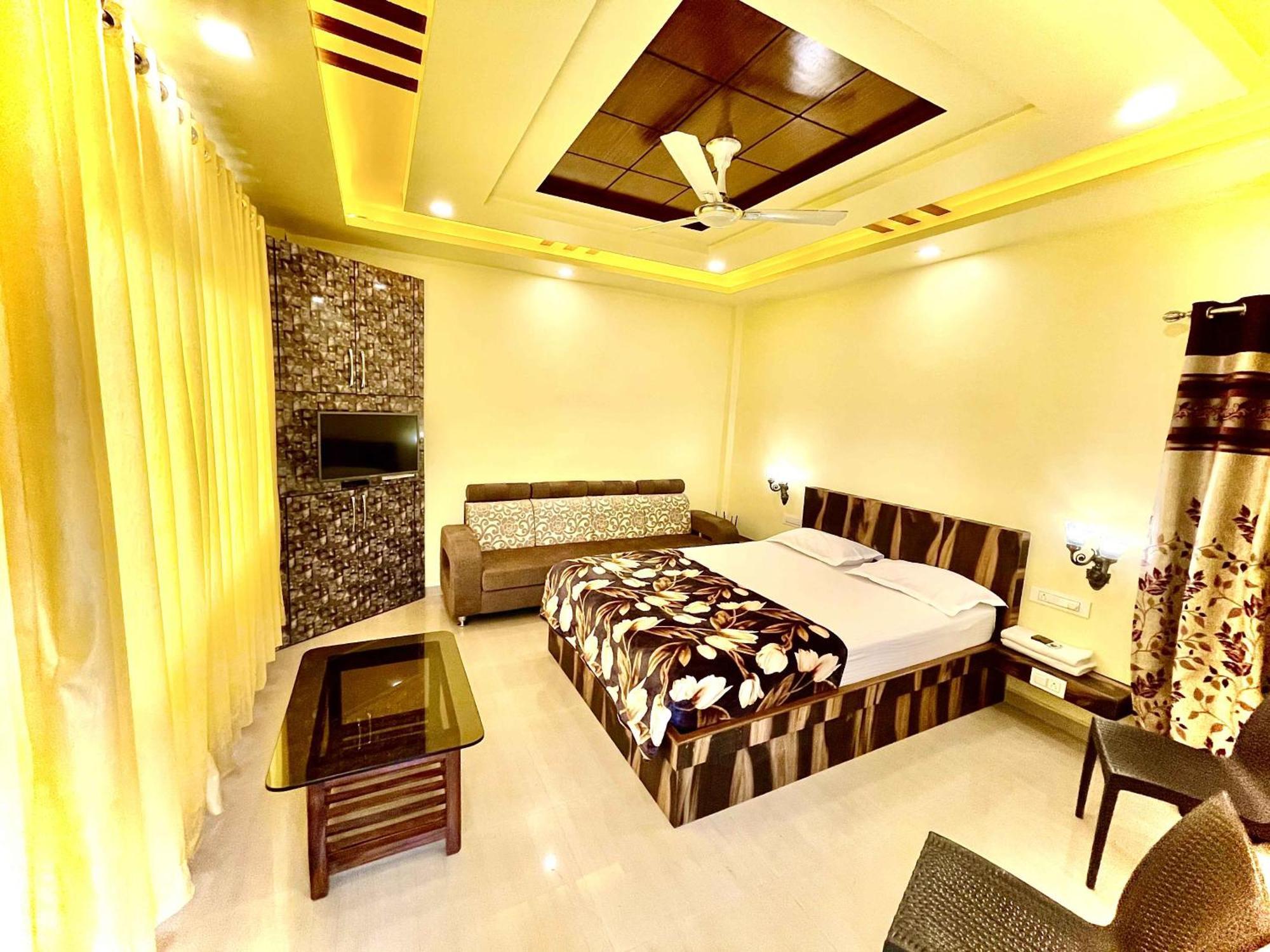 Natural Resort Panhala ภายนอก รูปภาพ