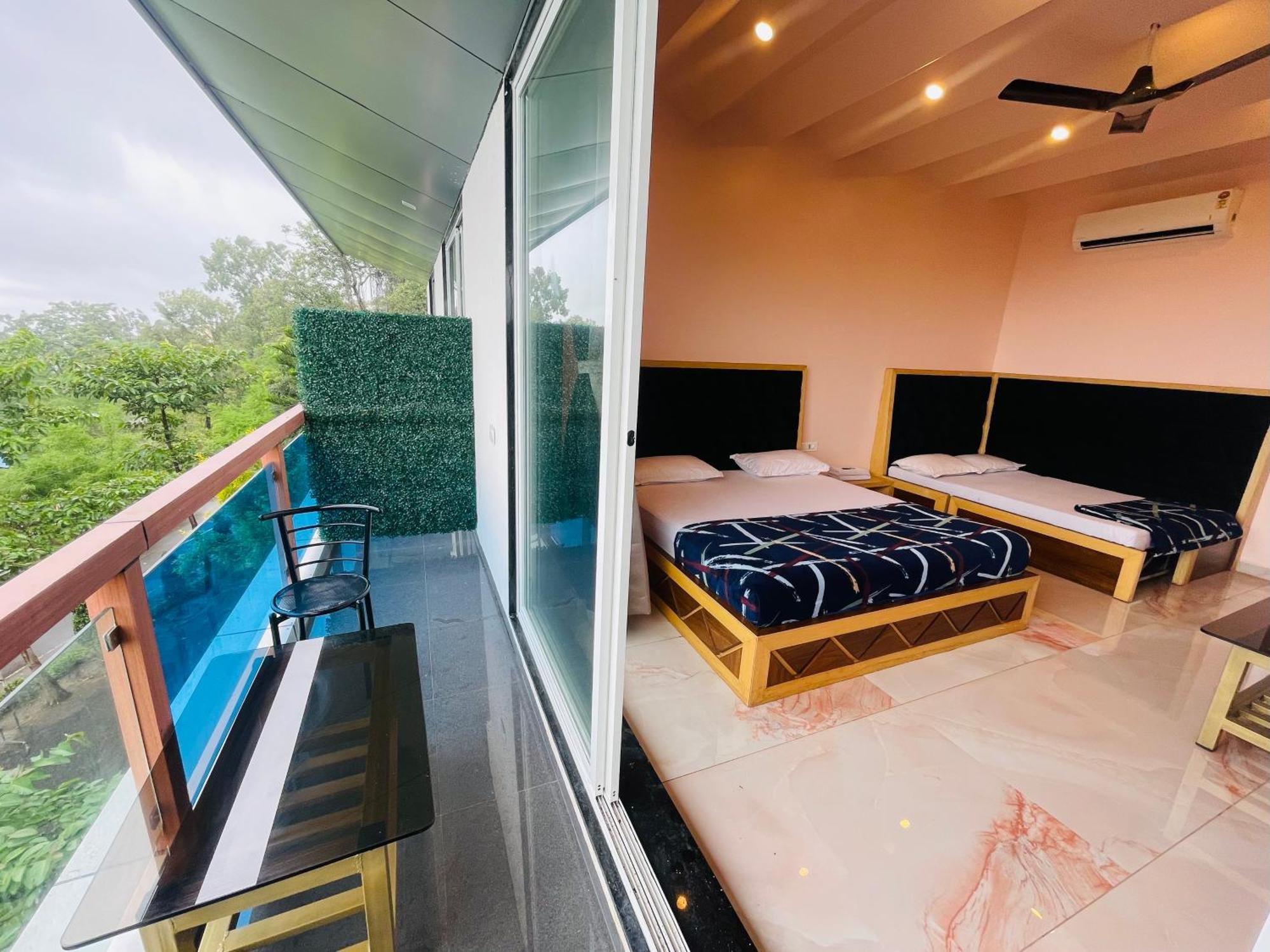 Natural Resort Panhala ภายนอก รูปภาพ