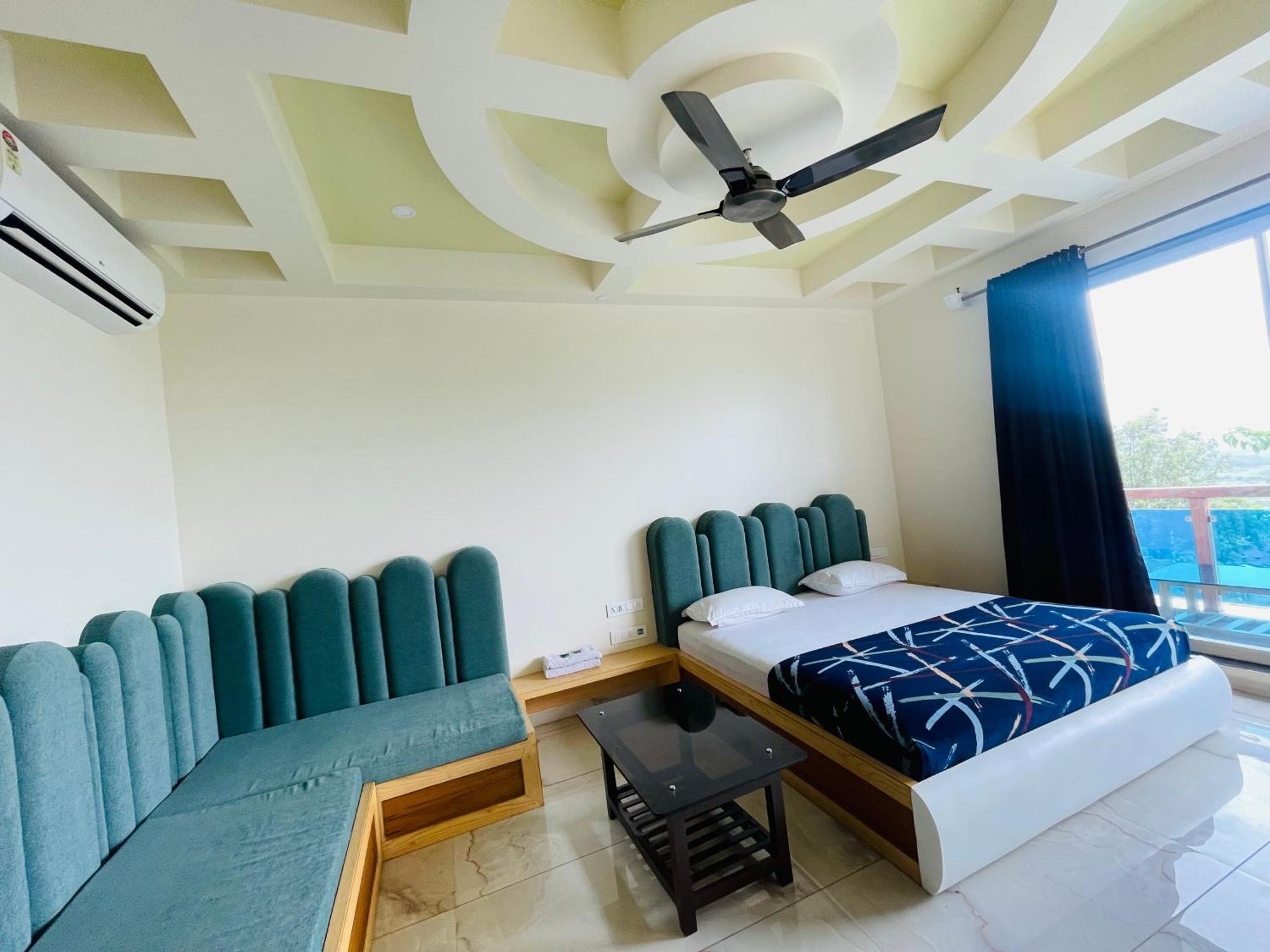 Natural Resort Panhala ภายนอก รูปภาพ