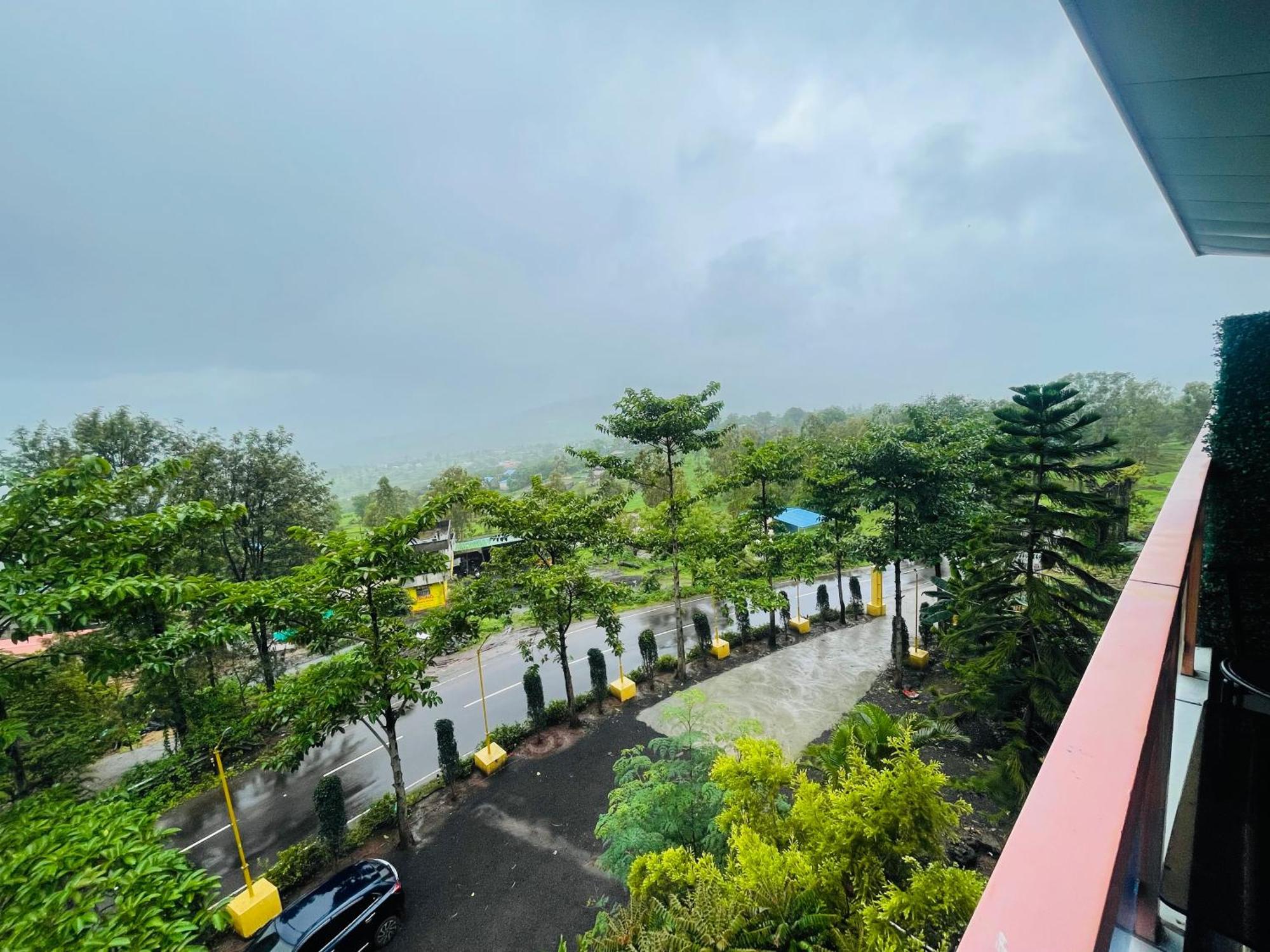 Natural Resort Panhala ภายนอก รูปภาพ