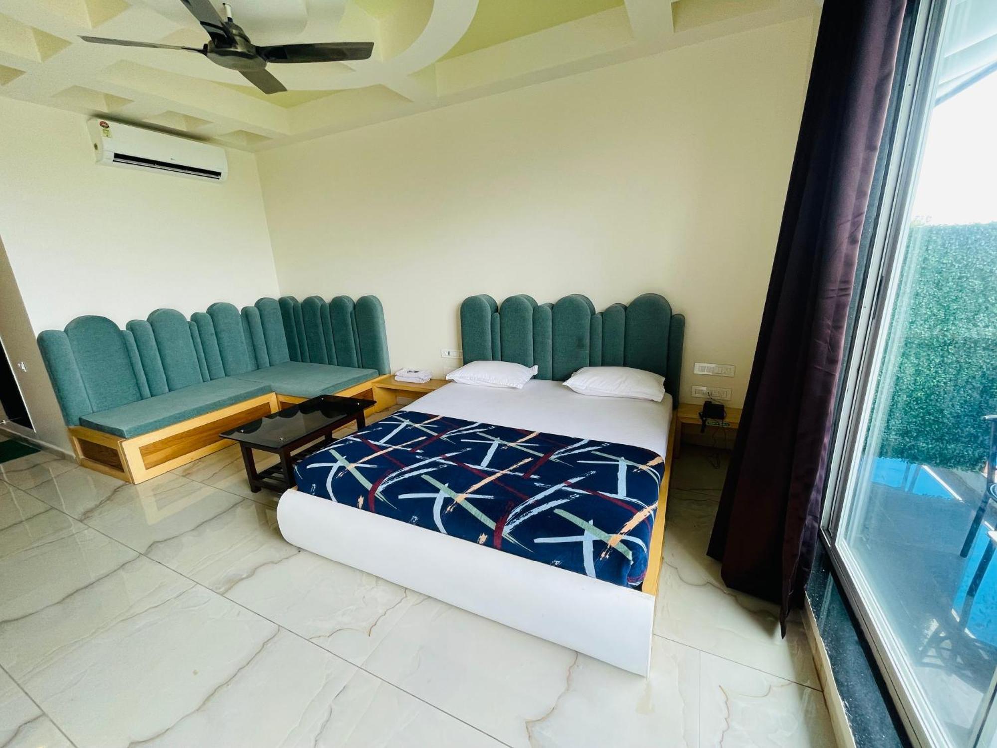Natural Resort Panhala ภายนอก รูปภาพ