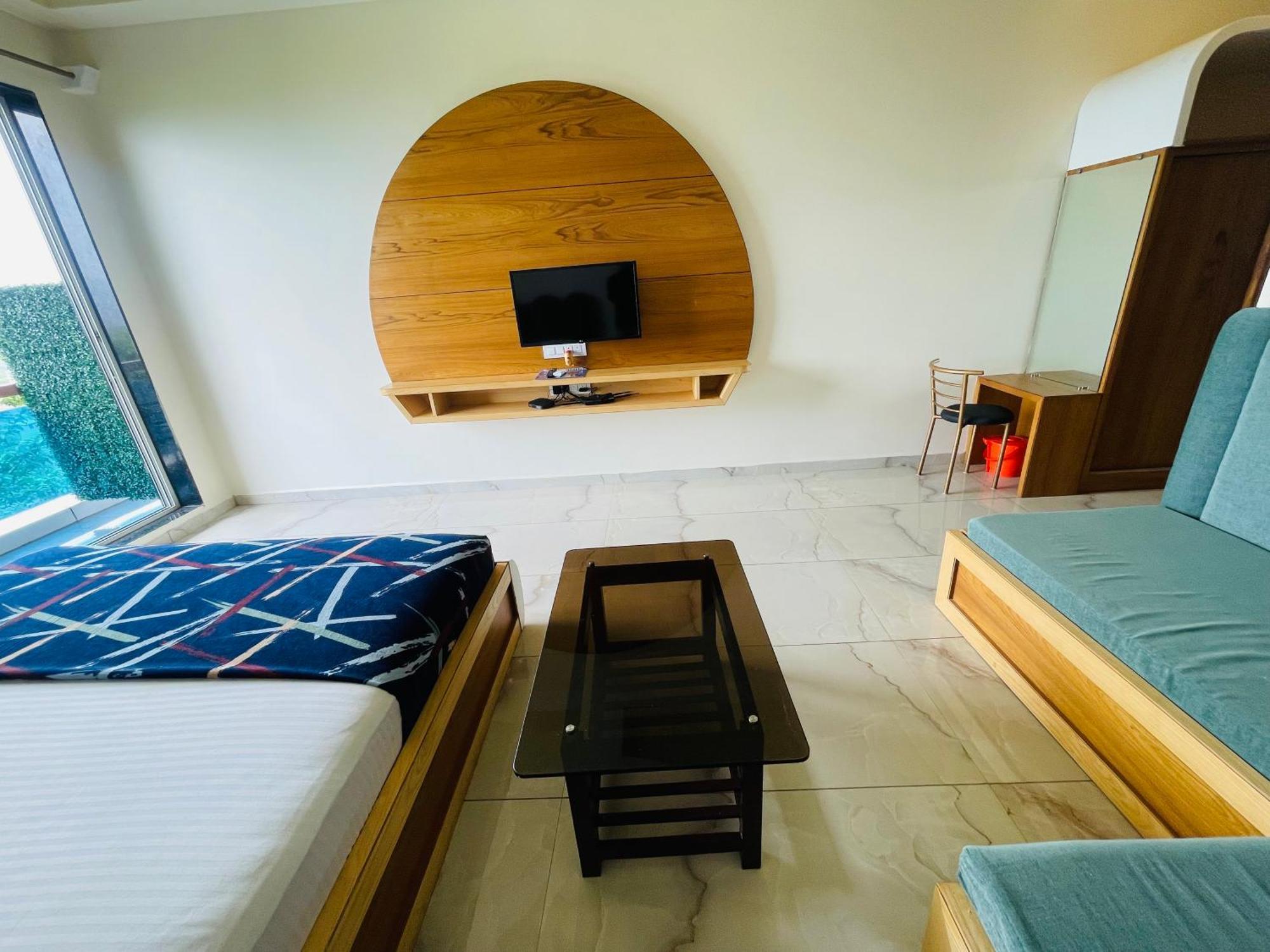 Natural Resort Panhala ภายนอก รูปภาพ