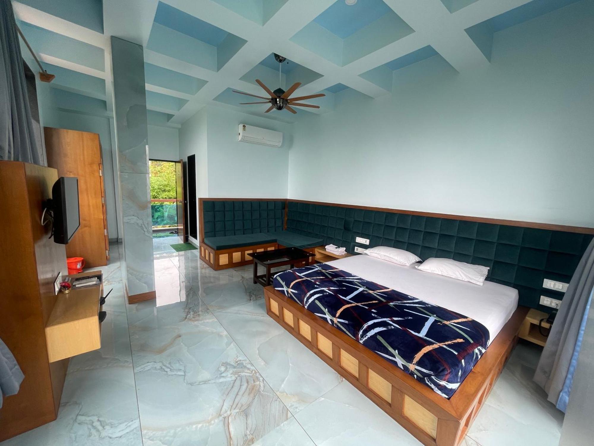 Natural Resort Panhala ภายนอก รูปภาพ