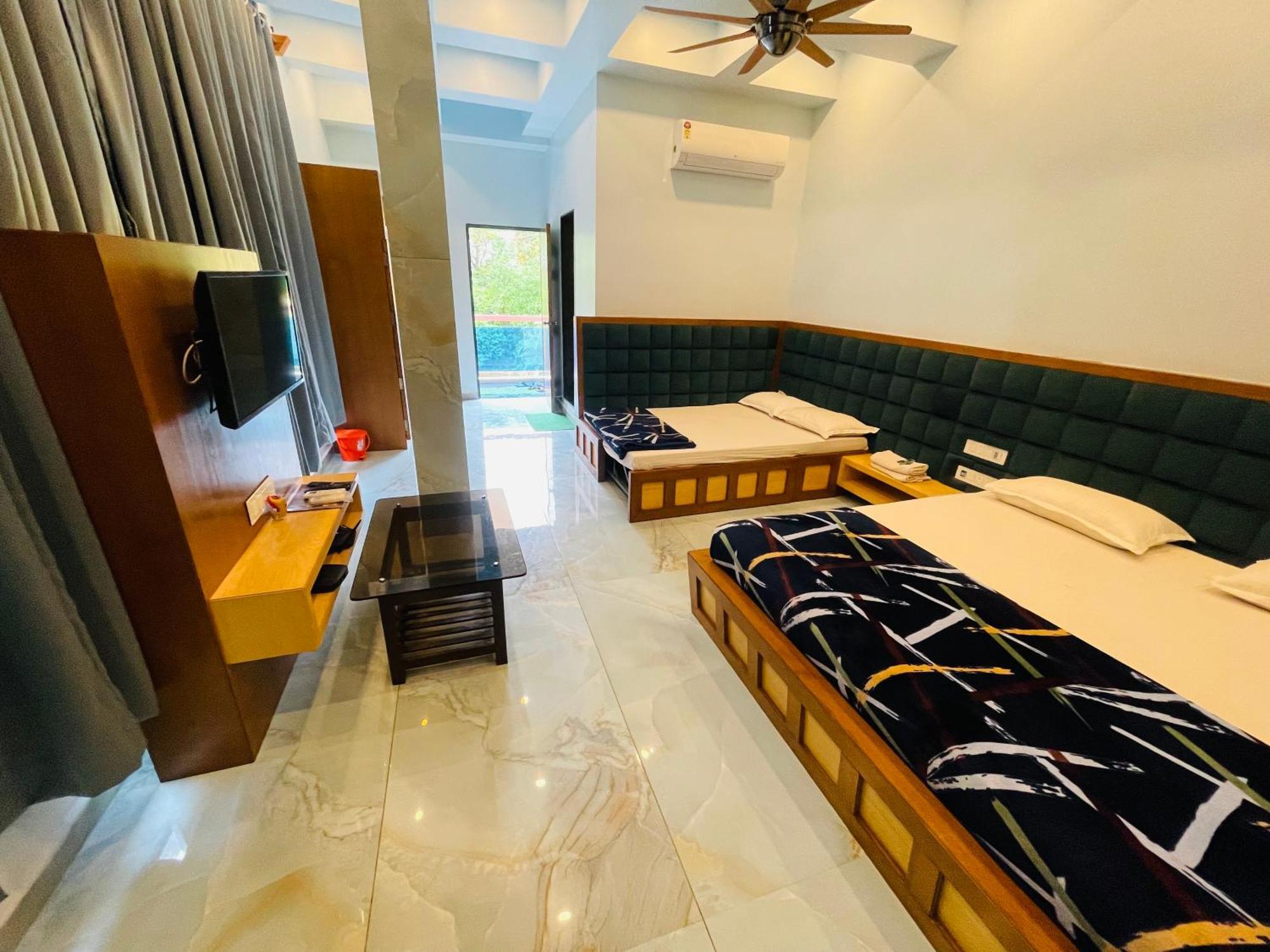 Natural Resort Panhala ภายนอก รูปภาพ