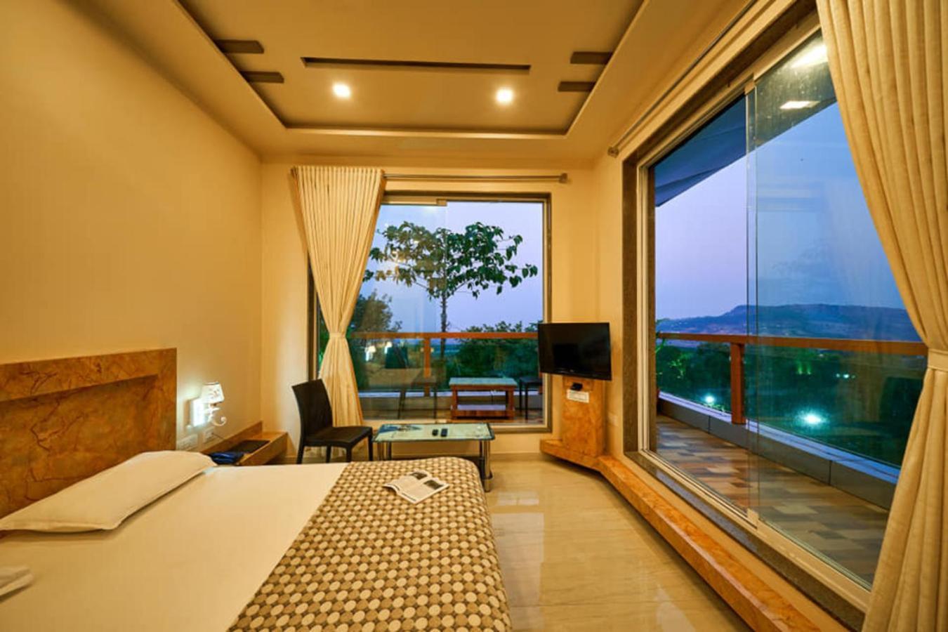 Natural Resort Panhala ภายนอก รูปภาพ
