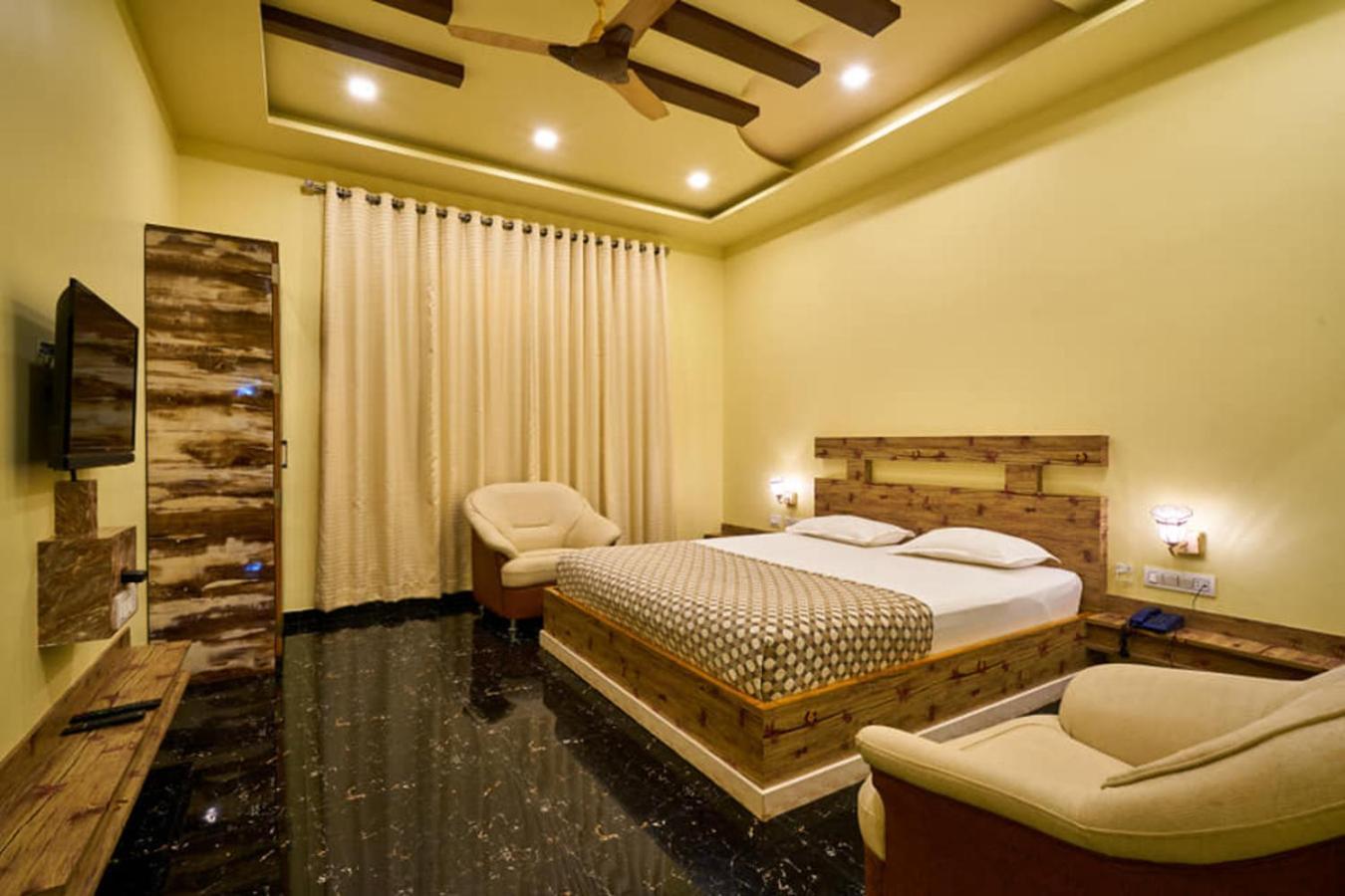 Natural Resort Panhala ภายนอก รูปภาพ