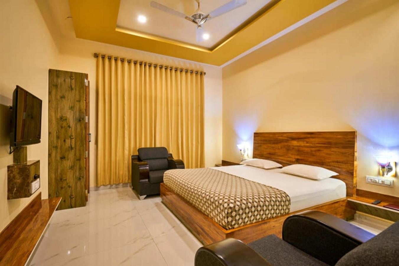 Natural Resort Panhala ภายนอก รูปภาพ